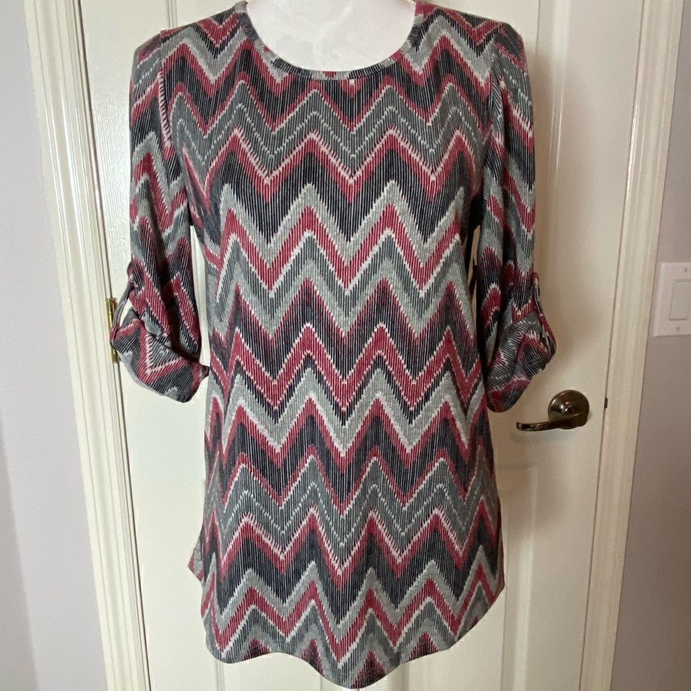 TACERA WOMENS Small Chevron Pullover Top
